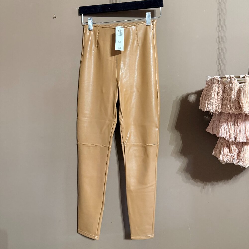 Vegan leather Abercrombie legging XS Short, NWT